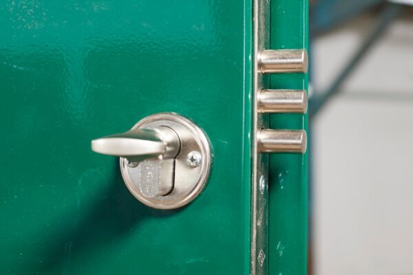 245-Space-Day2-2.5.18-2M-Green_Store_Detail4-960x640-1.jpg Powder Coated Flat Pack Storage Container | UK Sale