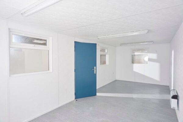 24x10-Standard-Jack-Leg-inside1-960x640-1.jpg 24ft x 10ft Jackleg Cabin (Site Cabin) For Sale UK