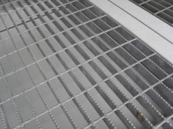 628-8ft-open-mesh-floor-3-600x450-1-1-1-hd.jpg 10Ft x 8Ft Open Mesh Floor Bunded Store - COSHH Compliant Chemical Store