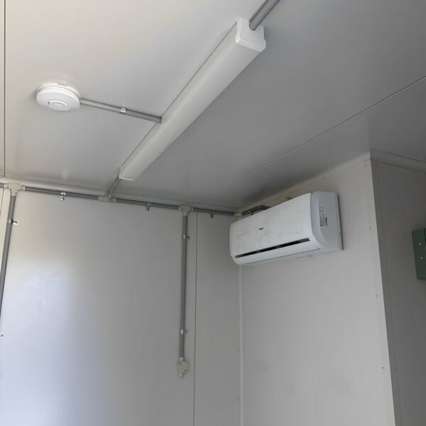 Witte gemodificeerde 10ft container met airco – nieuw